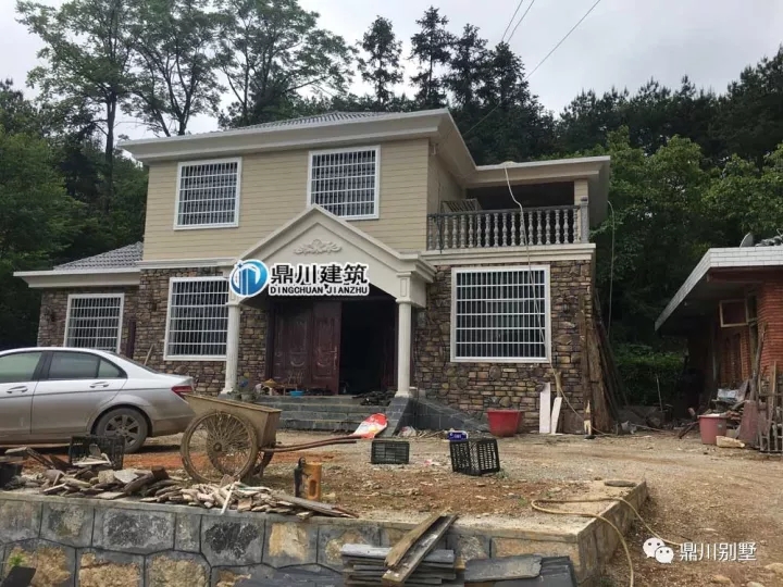 二層的實用小別墅