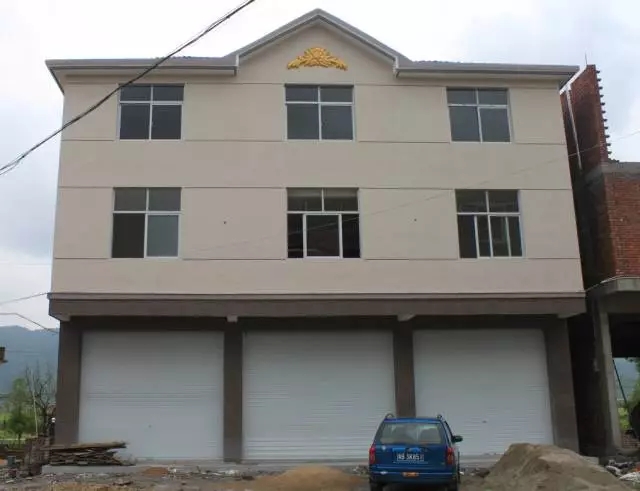 【分享】江西網友花30萬建成帶門面的農村別墅，臨街地基很適合！