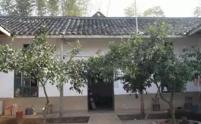 建房自述：一層帶閣樓自建房10萬搞定，養(yǎng)老真是很適合！