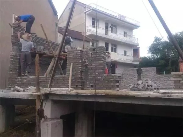 建房自訴：大叔15萬建好一層自建房，簡單舒適還省錢！