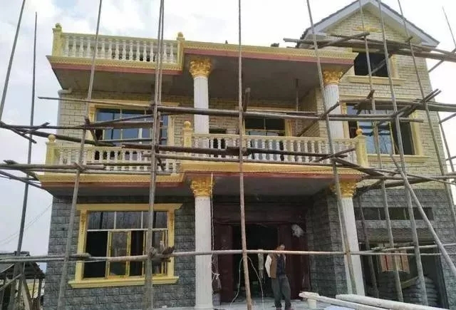 農村自建房巧用羅馬柱，讓房子高端大氣還不貴！